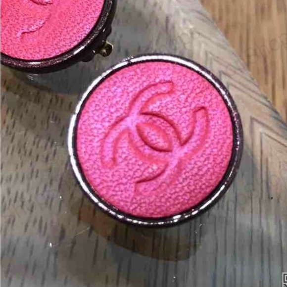 CHANEL CC Pink Clip-On 00A Vintage #AG643 Logo Earrings - Picture 4 of 10